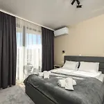 Apartament 4 *